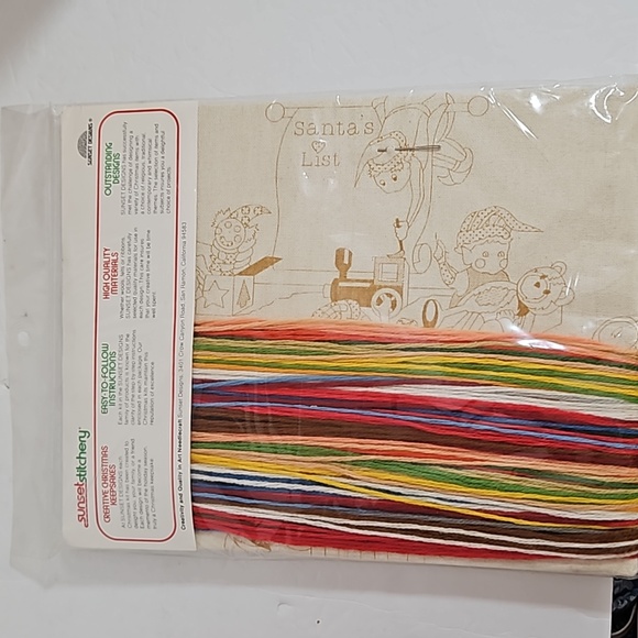 Vintage Sunset Stitchery Santas Toy Shop 1979 Sealed pkg Embroidery kit - Picture 2 of 7